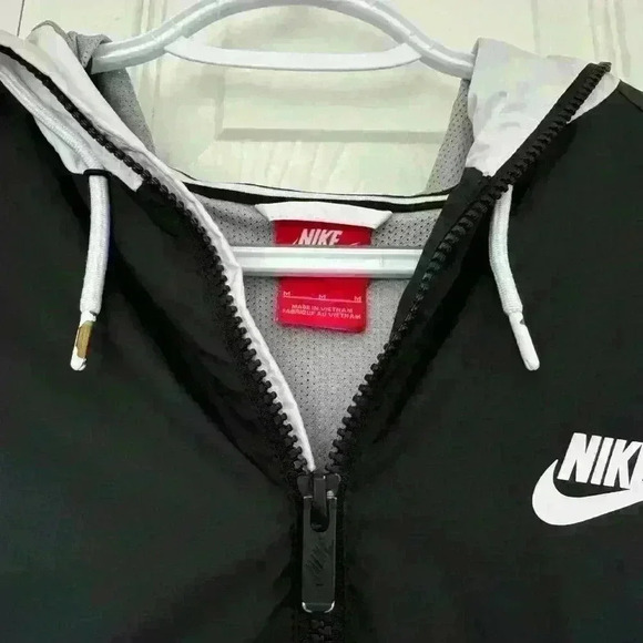 Nike Men’s Windrunner Jacket - Picture 7 of 13